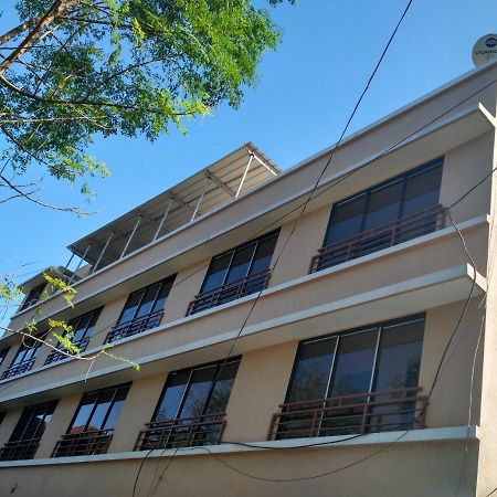Hotel Rajendra Chinchani Екстериор снимка