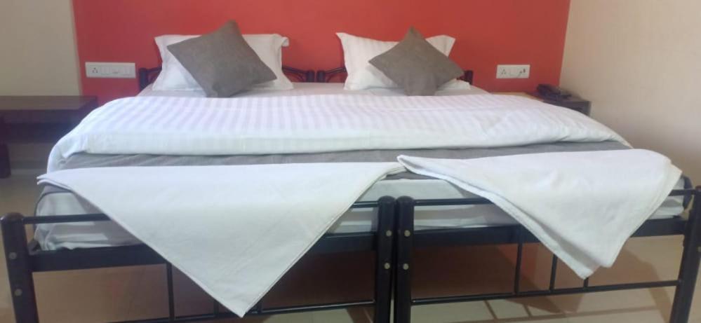 Hotel Rajendra Chinchani Екстериор снимка