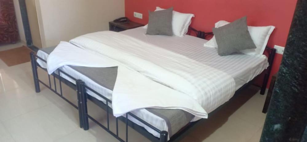 Hotel Rajendra Chinchani Екстериор снимка