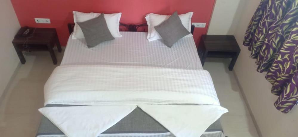 Hotel Rajendra Chinchani Екстериор снимка