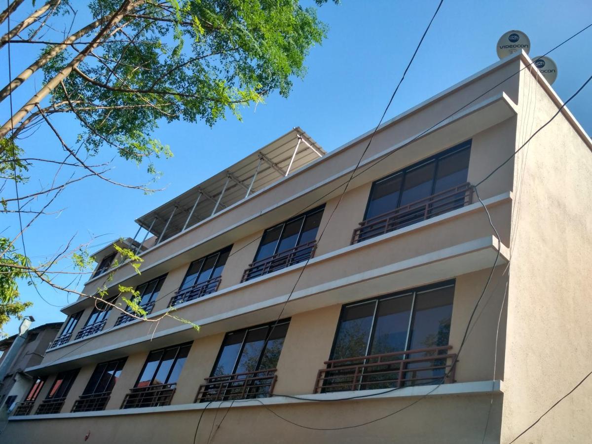 Hotel Rajendra Chinchani Екстериор снимка